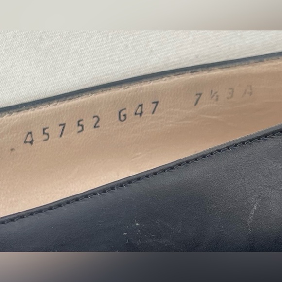 90s black block heel Ferragamo 2” pumps Size 7.5  3A a narrow fit. - Picture 6 of 6